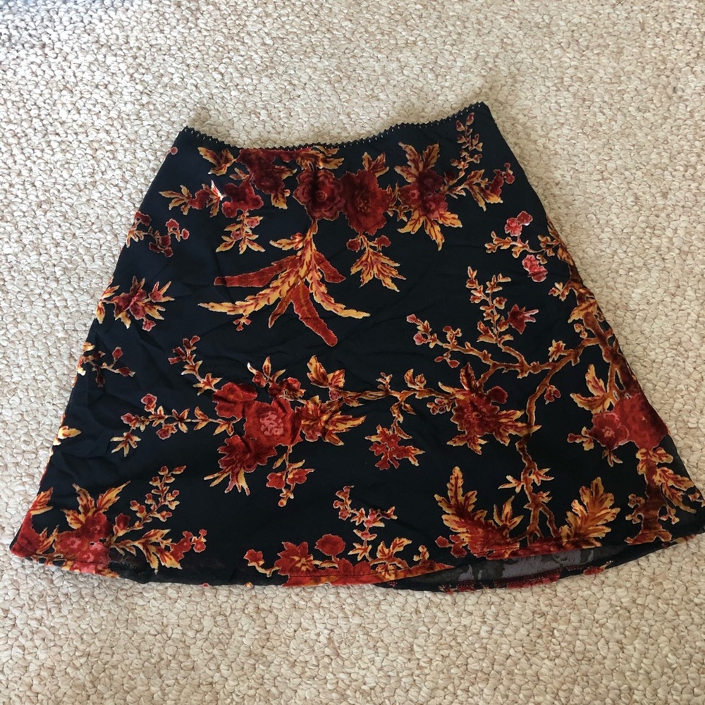 Princess Polly Red patterned flower velvet skirt